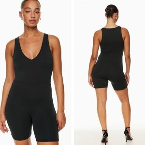 Aritzia Babaton Contour V-Neck Shorts Romper Sz S in Black Athletic
